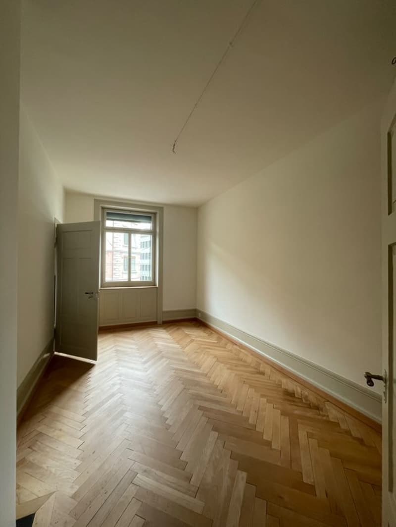 4 Room Old Building Apartment (2)