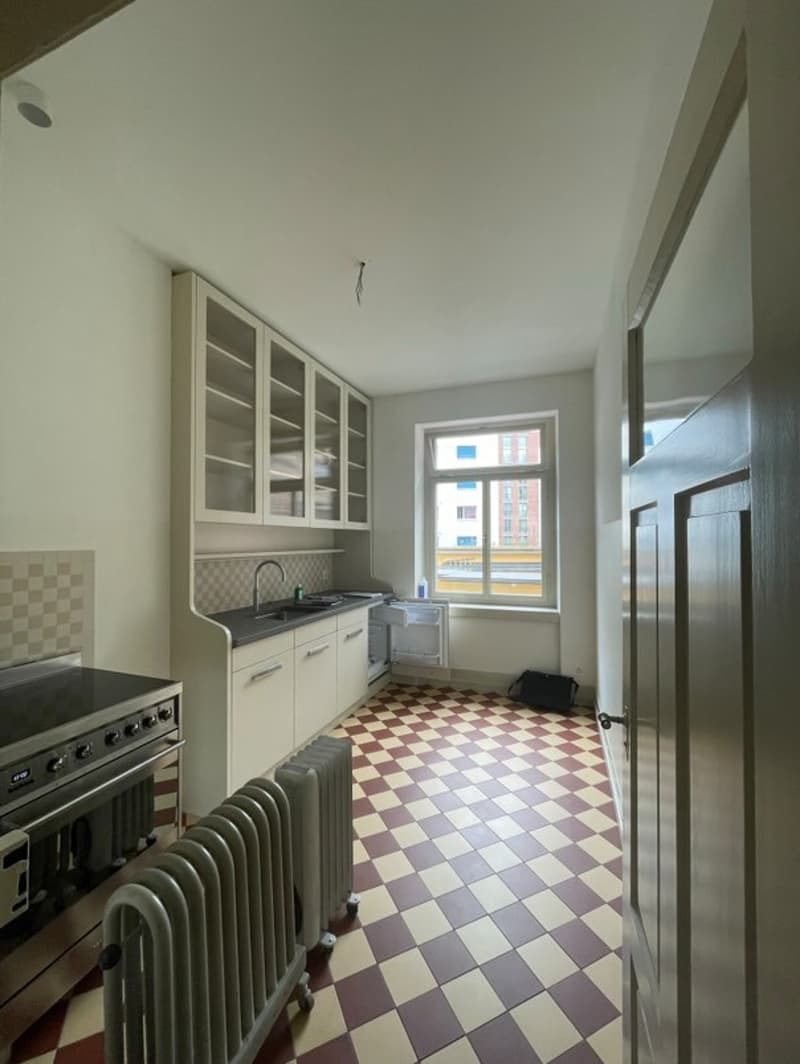 4 Room Old Building Apartment (3)
