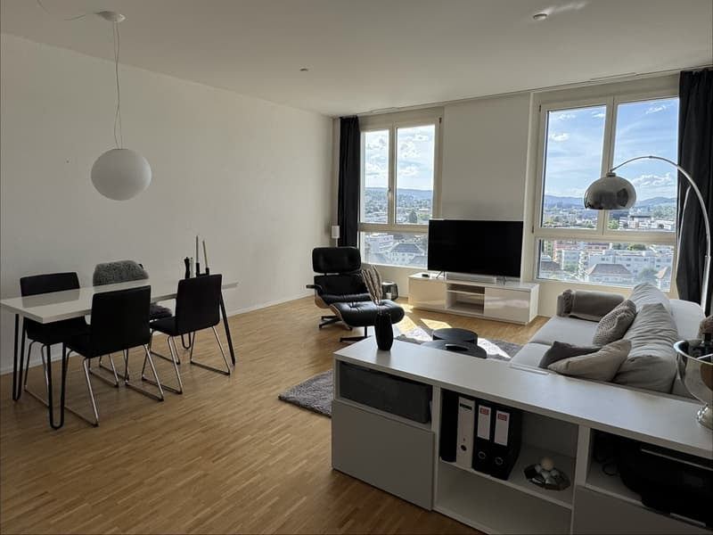 Modern 2.5 room apartment in ZH-Altstetten with great view (1)