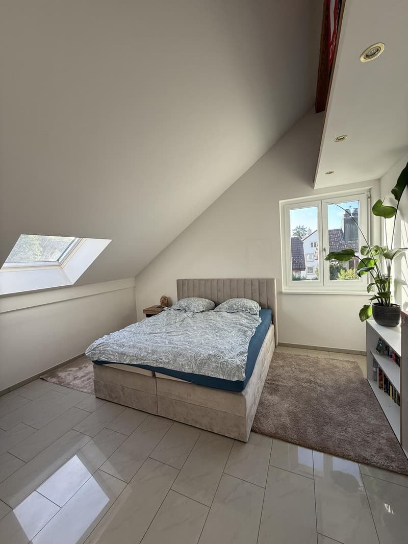 Helle und gepflegte 3.5-Zimmer-Dachwohnung in Windisch (2)