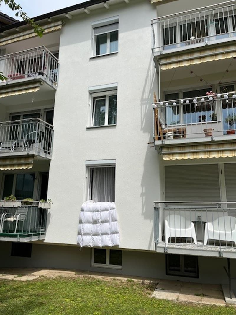 Appartamento confortevole, soleggiato e spazioso in un quartiere residenziale tranquillo. (4)