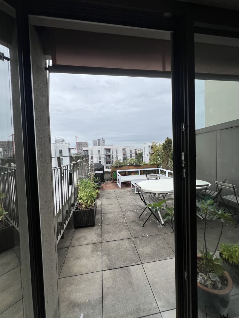 Helle 3.5-Zimmer-Wohnung mit Dachterrasse und hervorragender Anbindung (3)