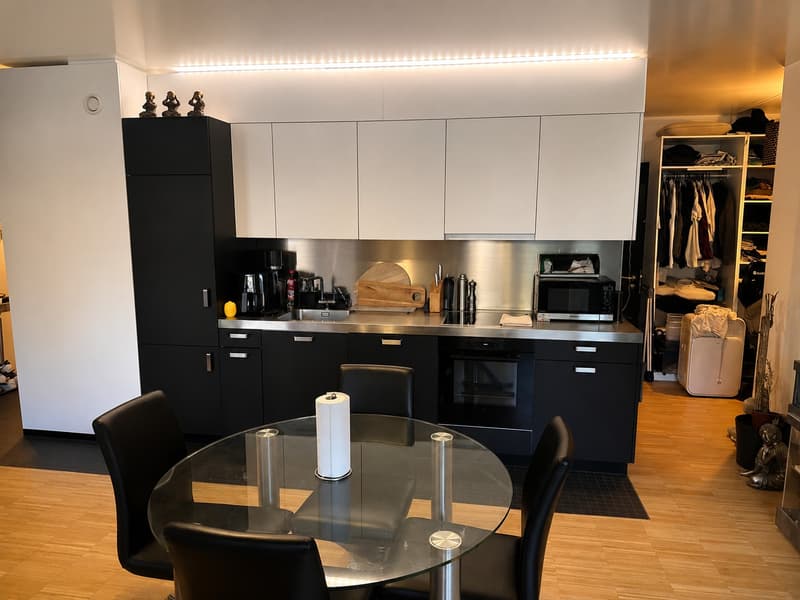 Modern 2.5 room apartment with large balcony and underground parking space in Schlieren (5)