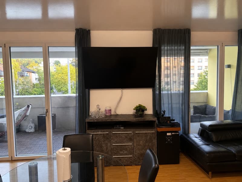Modern 2.5 room apartment with large balcony and underground parking space in Schlieren (6)