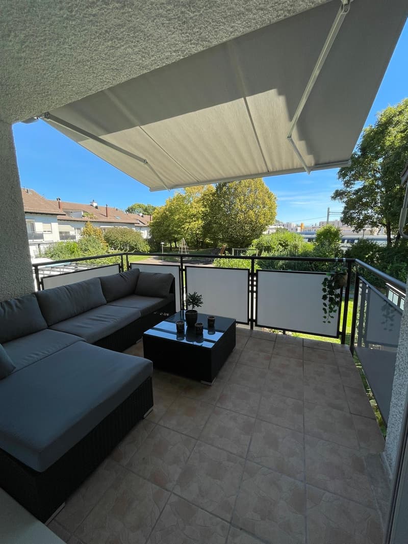 Practical apartment with good room layout and large balcony (3)