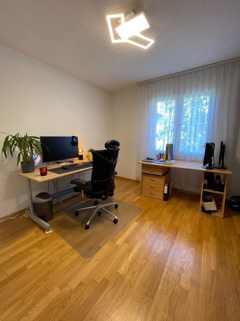 Practical apartment with good room layout and large balcony (7)