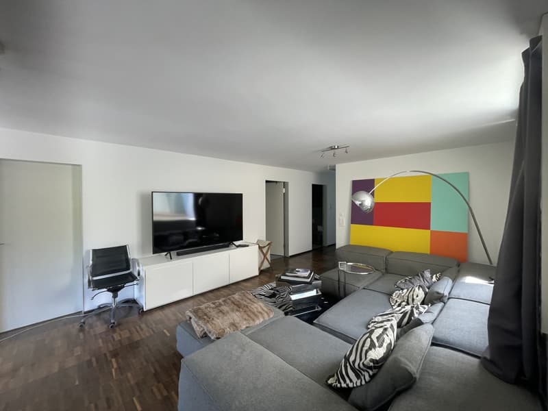Bright Bedroom with Private Bathroom Lake View Apartment (10)
