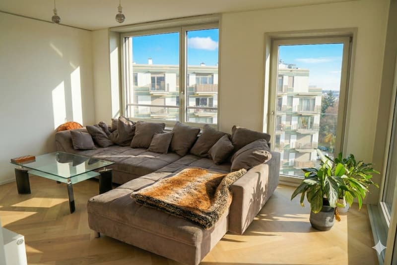 Premium furnished room in 128m² designer flat in-unit laundry, 2 bathrooms, balcony view, underfloor heating (1)