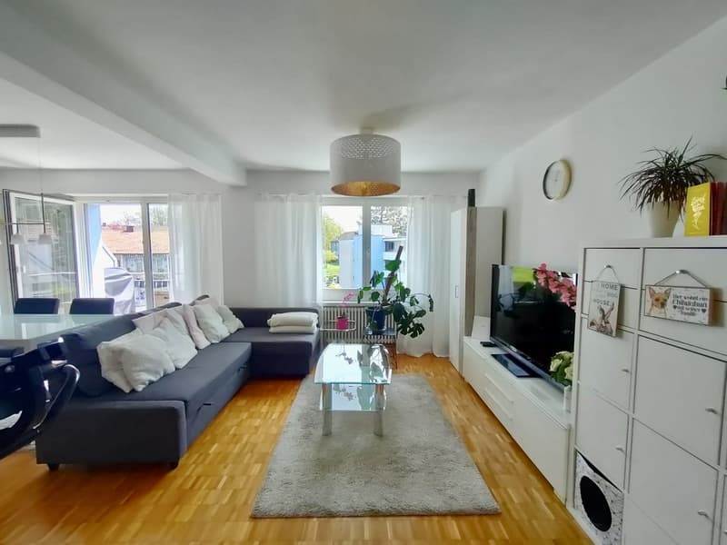Appartamento di 3,5 locali con balcone, vista lago e ottima connessione a Zurigo-Wollishofen (1)