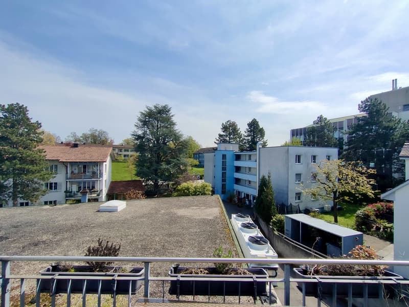 Appartamento di 3,5 locali con balcone, vista lago e ottima connessione a Zurigo-Wollishofen (13)