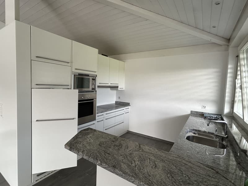 Appartement lumineux 3.5 pièces | Haut plafond | Balcon | Lave-linge/sèche-linge privé | Place de parking incluse (2)