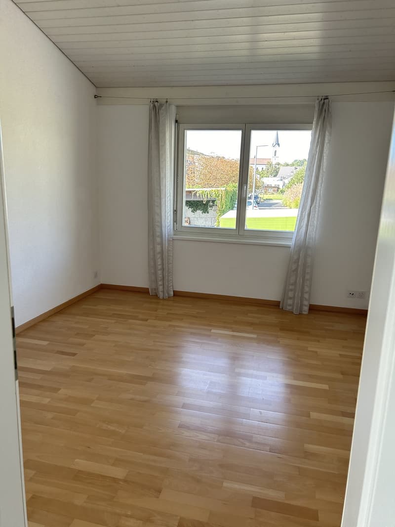 Appartement lumineux 3.5 pièces | Haut plafond | Balcon | Lave-linge/sèche-linge privé | Place de parking incluse (3)