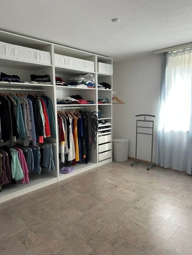 Zwischenmiete: Möblierte 4.5-Zi.-Wohnung mit Balkon & Homeoffice nahe Zürich (5)