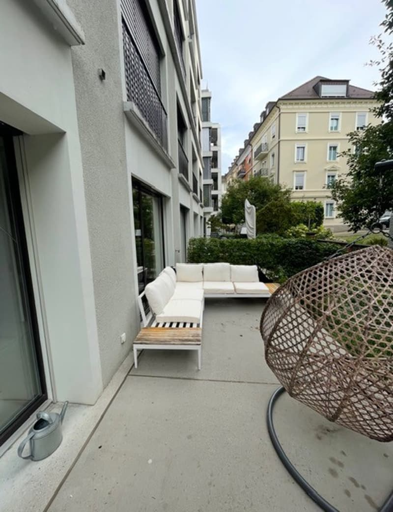 Modern 2-Room Apartment with Private Garden Near Lake Zurich - 5 Minutes from Bahnhof Enge (6)
