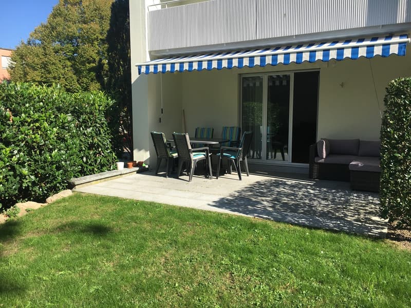 Charmante 2.5-Zimmer Wohnung mit Gartensitzplatz (2)