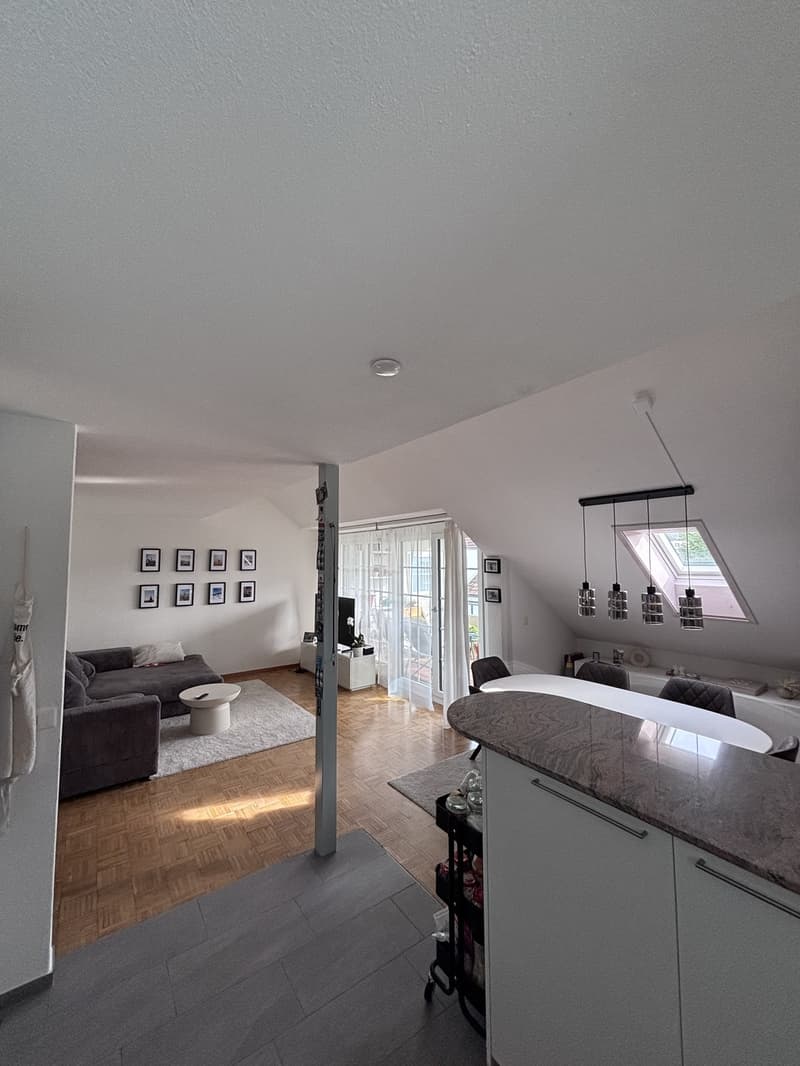 Appartement lumineux 3,5 pièces avec balcon, soleil du soir & près de la forêt à partir du 1er août 2026 / CHF 1809 incl. frais accessoires (1)