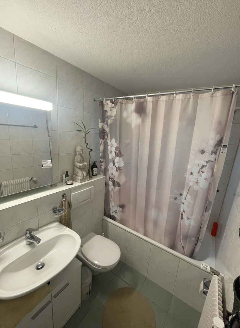 Helles Badezimmer