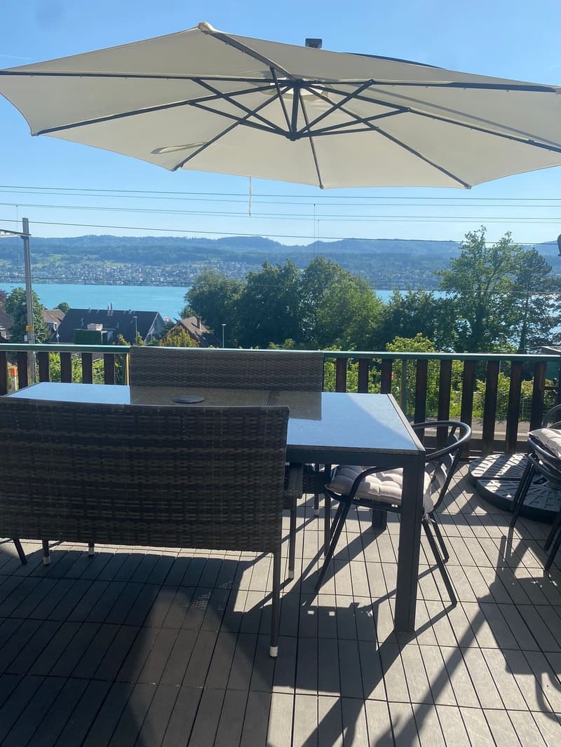 3.5-Zimmer in Erlenbach (ZH) mit 50 m² Terrasse & Seesicht (2)