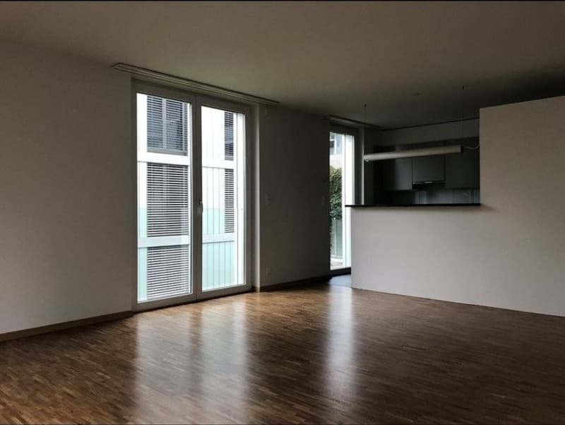 4.5-Zimmer-Wohnung in Zürich-Oerlikon mit Balkon, moderner Küche und optimaler ÖV-Anbindung. Übernahme bereits ab 3. August möglich ab September sogar zu einem tieferen Mietzins (1)
