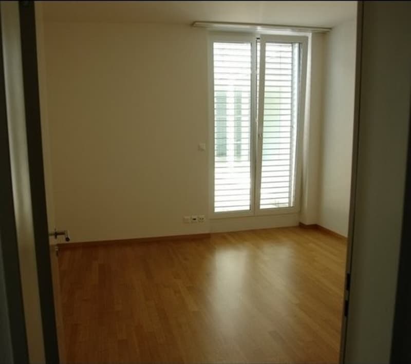 4.5-Zimmer-Wohnung in Zürich-Oerlikon mit Balkon, moderner Küche und optimaler ÖV-Anbindung. Übernahme bereits ab 3. August möglich ab September sogar zu einem tieferen Mietzins (6)