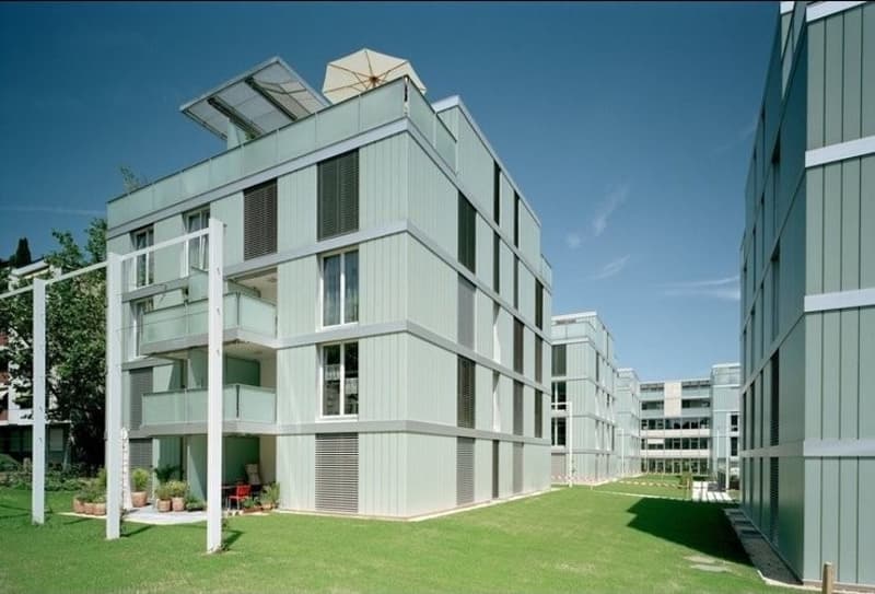 4.5-Zimmer-Wohnung in Zürich-Oerlikon mit Balkon, moderner Küche und optimaler ÖV-Anbindung. Übernahme bereits ab 3. August möglich ab September sogar zu einem tieferen Mietzins (2)