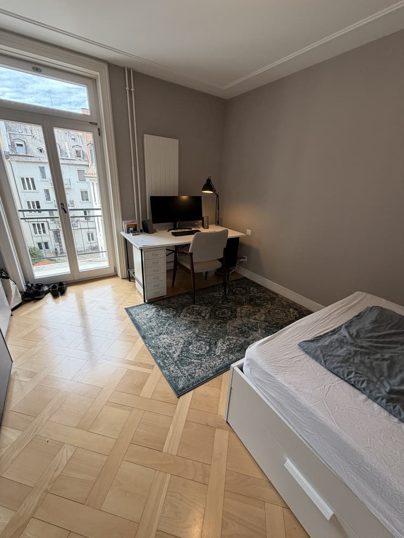 Chambre dans une colocation avec balcon privé dans un immeuble ancien rénové au cœur de Zurich, quartier 4 (5)