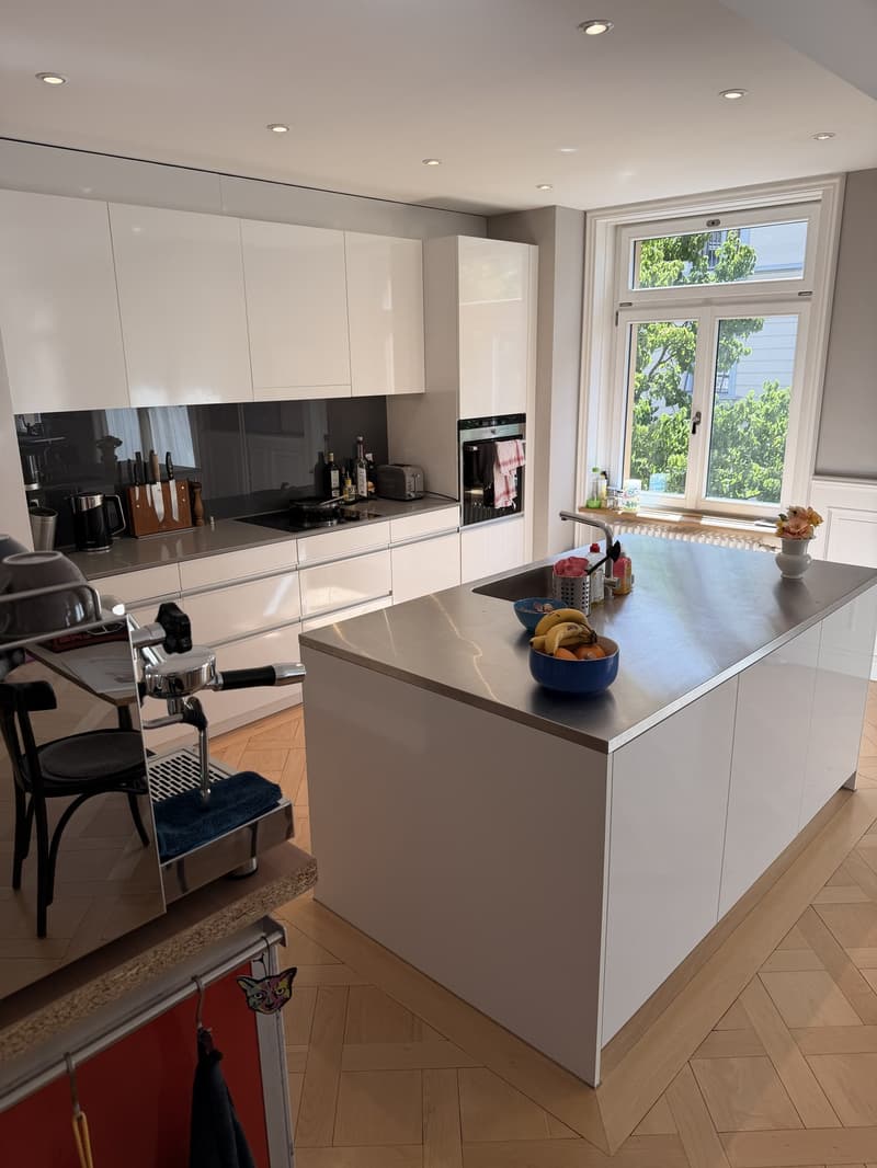 Chambre dans une colocation avec balcon privé dans un immeuble ancien rénové au cœur de Zurich, quartier 4 (3)