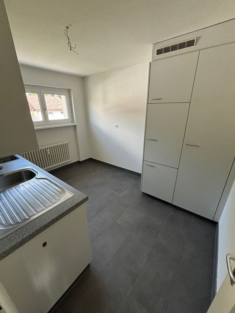 Modern 3.5-room apartment with balcony and beautiful view (8)