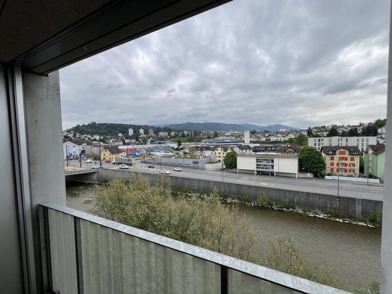 Traumhaftes Wohnen am Emmenufer: Moderne 2.5-Zimmer-Wohnung mit Pilatusblick (4)