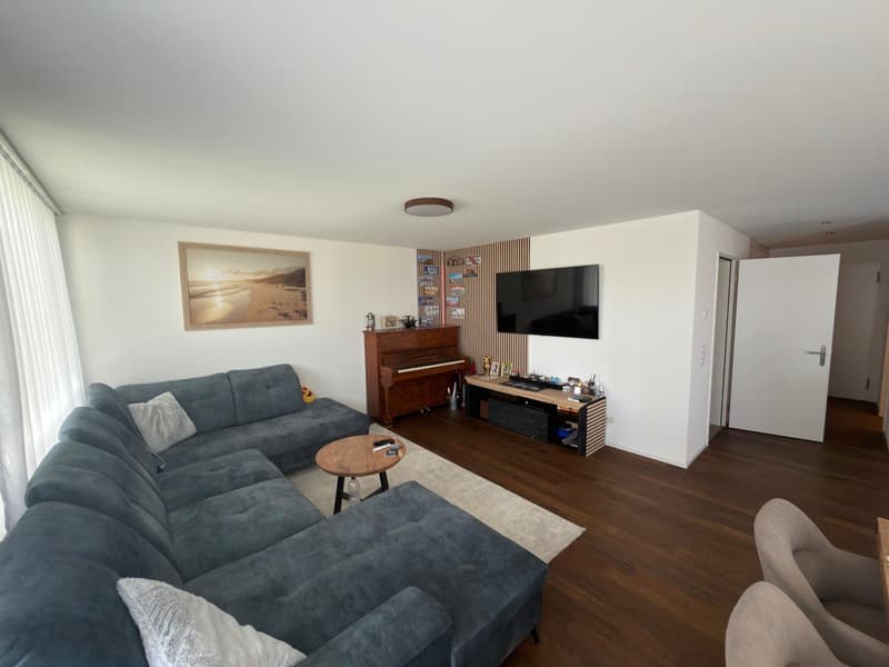 Modern and spacious 2.5-room apartment in Ballwil (5)