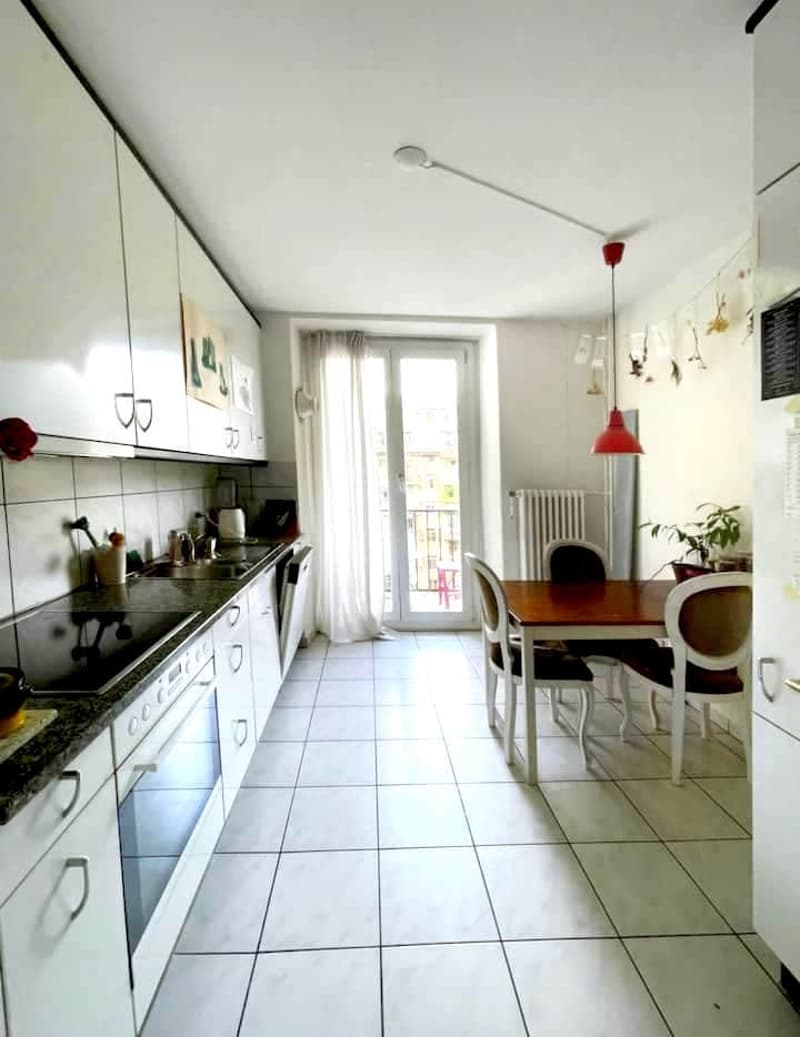Temporary: JULY (1-4 weeks possible) Old building apartment (3)
