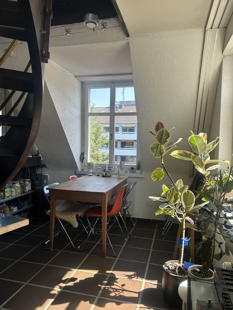 Charmante, unmöblierte Maisonette-Wohnung zur Zwischenmiete (1. August 30. November) (2)