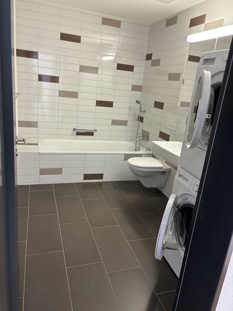 Grosses Badezimmer