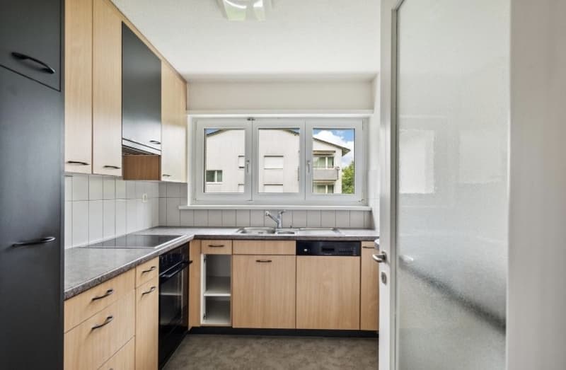 Licht durchflutete 4,5 Zimmer Wohnung in Gattikon (3)