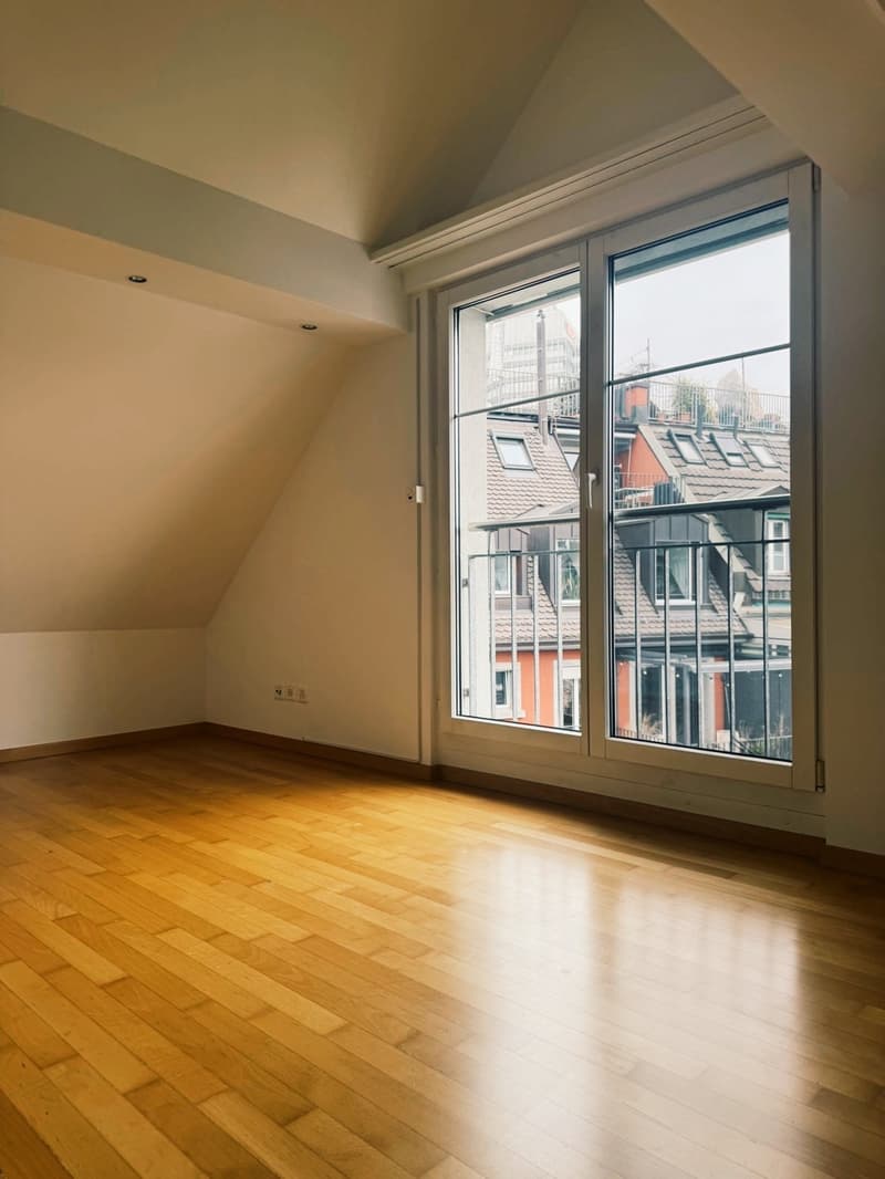 Room with private bathroom in a dreamy maisonette apartment (5)