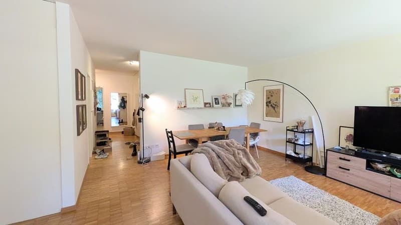 Cozy 3.5-Room Apartment with Private Garden Walking Distance to Sihlcity! (2)