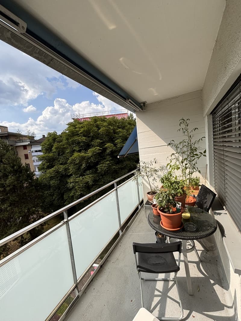 Zentrale und gut angebundene 2.5-Zimmer-Wohnung in Oerlikon (8)
