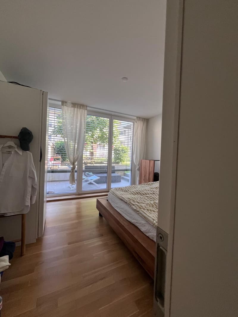 Moderne 2-Zimmer-Wohnung mit zwei Sitzplätzen in Zürich-Wiedikon (5)