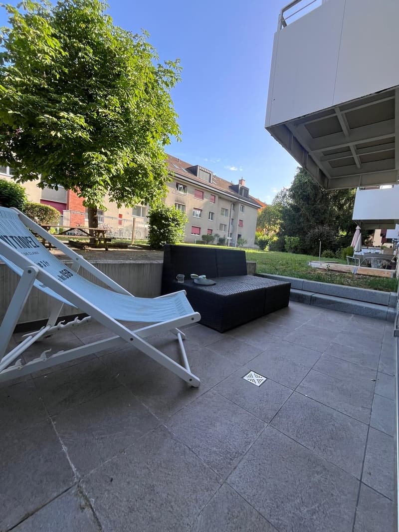 Moderne 2-Zimmer-Wohnung mit zwei Sitzplätzen in Zürich-Wiedikon (6)