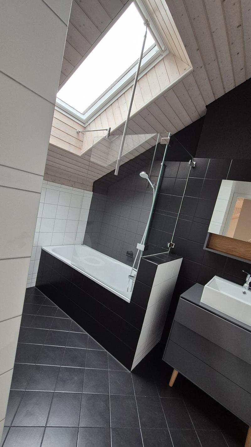 Bright 2.5-room attic apartment with balcony and parking space in Dagmersellen (4)