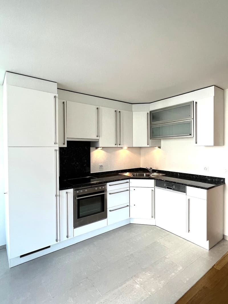 Modern 3.5-room apartment with balcony and loggia in Wettingen, available immediately! (2)