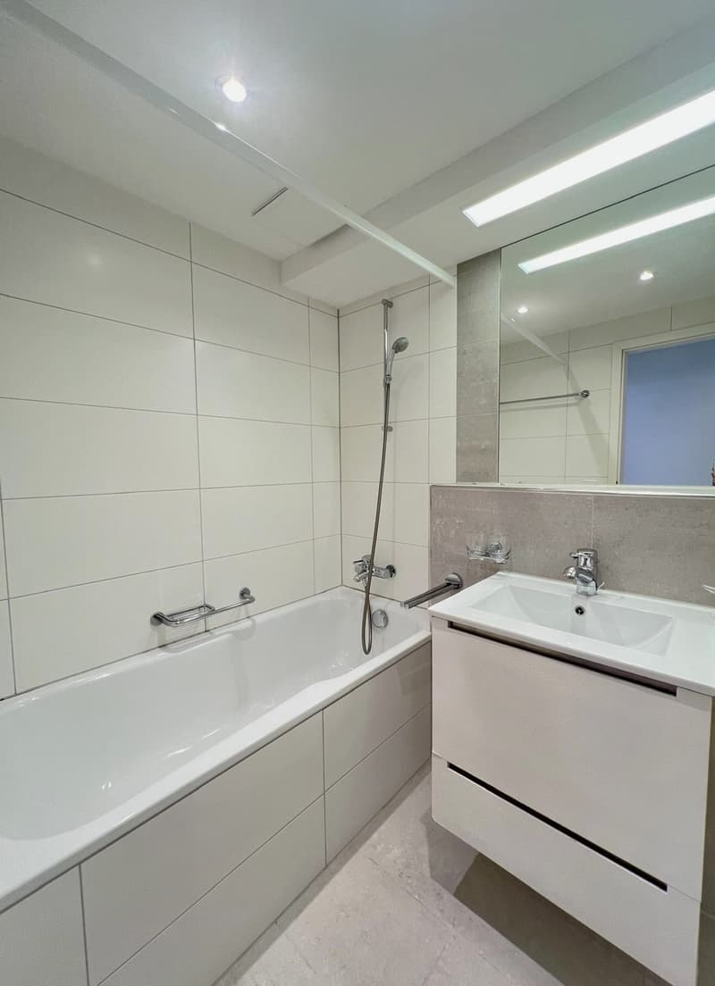 Modern 3.5-room apartment with balcony and loggia in Wettingen, available immediately! (4)