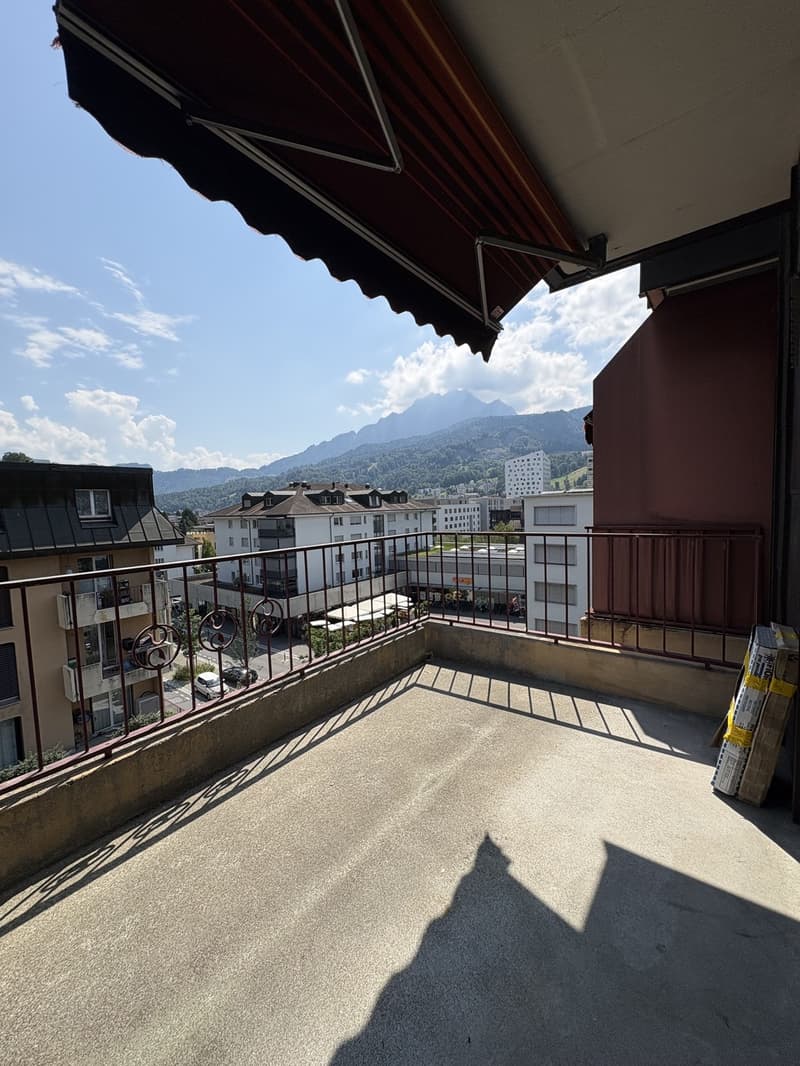 Schöne, helle 2,5-Zimmer-Wohnung mit Blick auf den Pilatus (2)