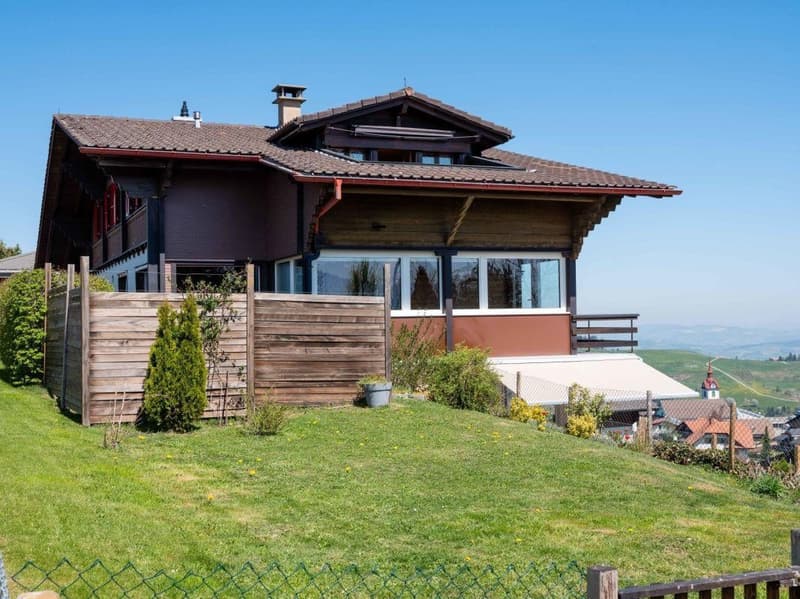 Zu vermieten ist eine charmante Wohnung mit einem grosszügigen Garten im wunderschönen Menzberg (2)