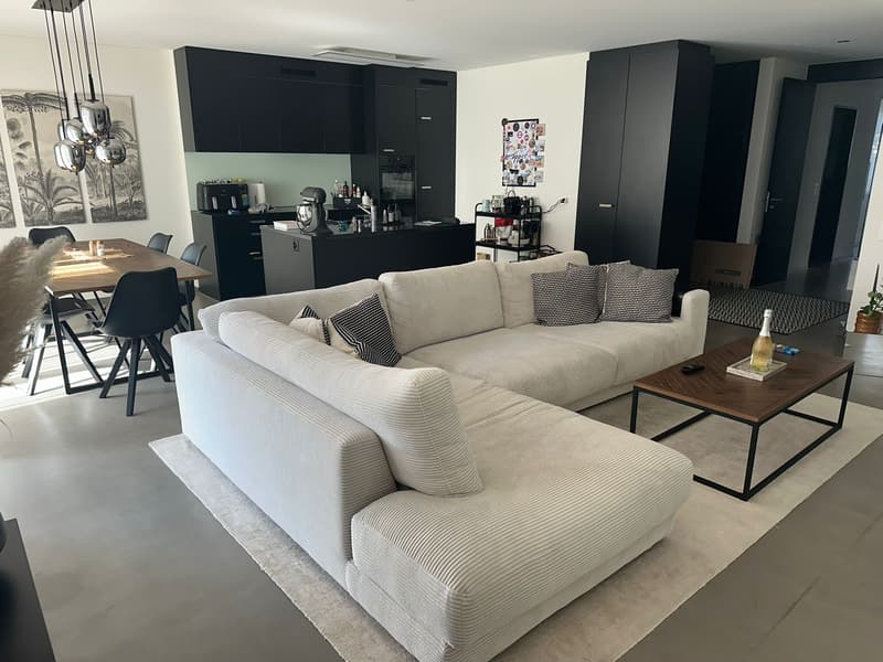 Grosszügige 3.5-Zimmer-Wohnung mit Balkon in Schlieren (2)