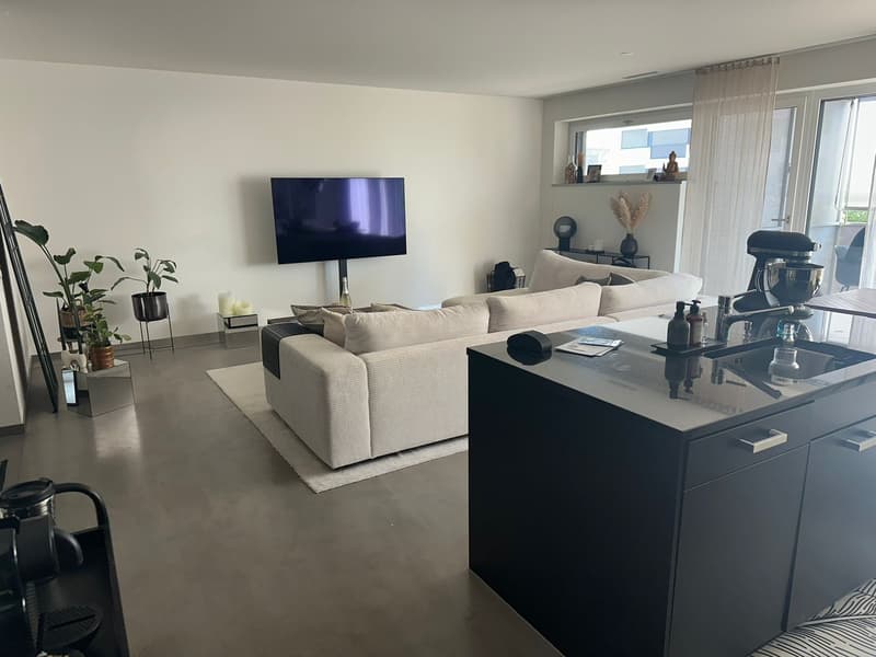 Grosszügige 3.5-Zimmer-Wohnung mit Balkon in Schlieren (3)