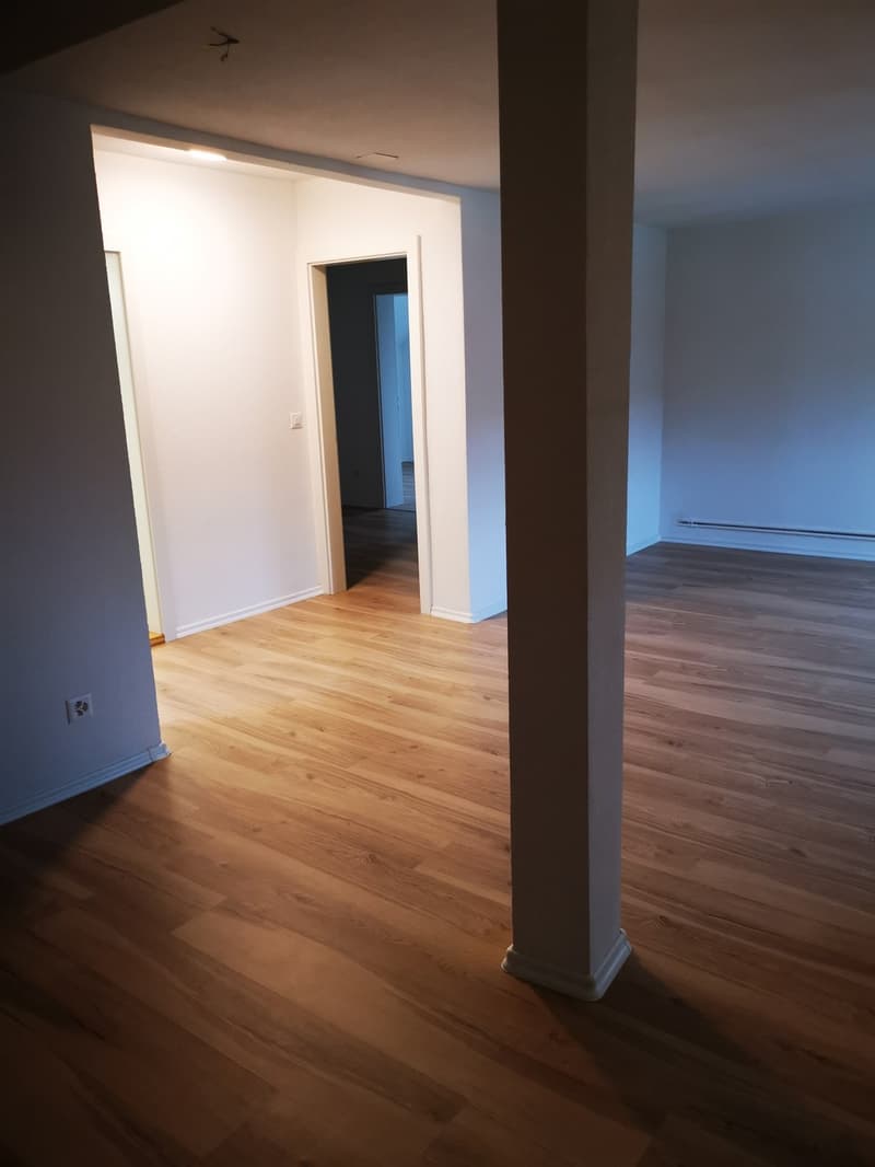 Charmante 3.5-Zimmer-Dachwohnung mit Balkon in Wildegg (8)