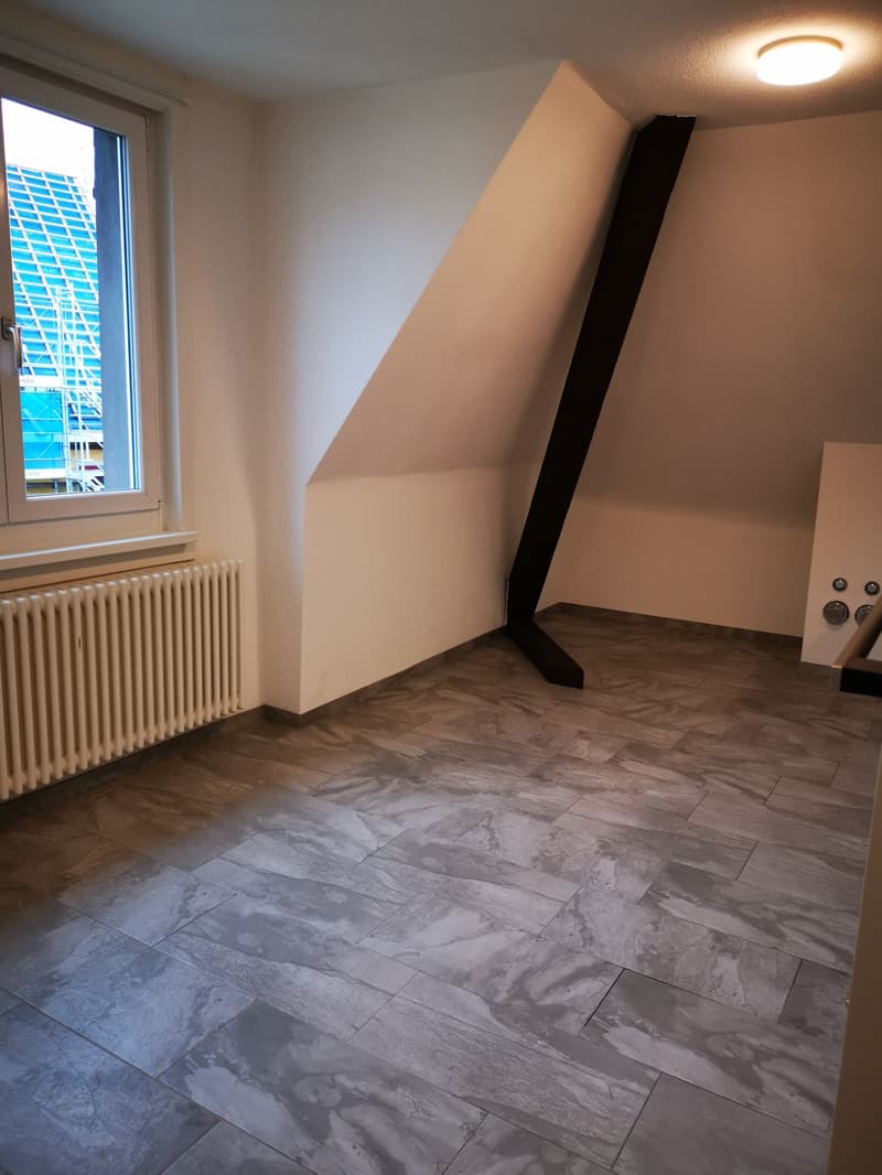 Charmante 3.5-Zimmer-Dachwohnung mit Balkon in Wildegg (11)
