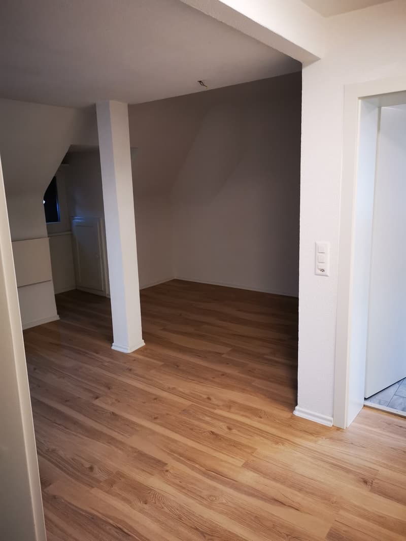 Charmante 3.5-Zimmer-Dachwohnung mit Balkon in Wildegg (4)