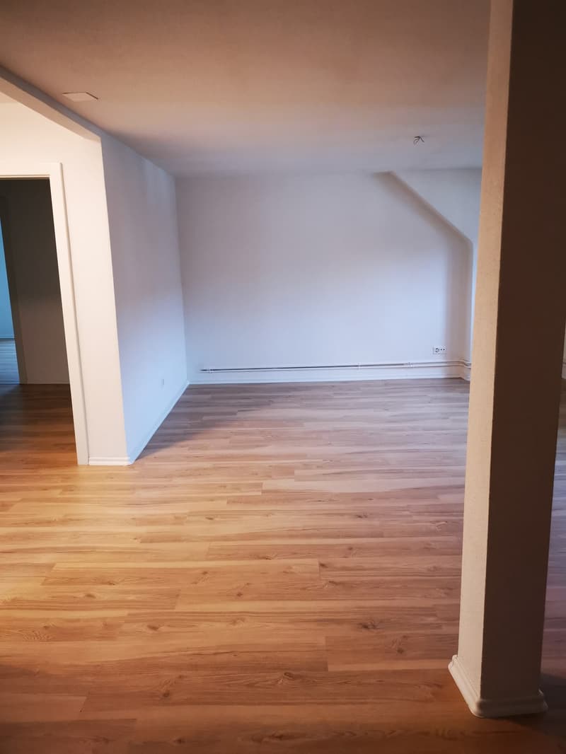 Charmante 3.5-Zimmer-Dachwohnung mit Balkon in Wildegg (7)